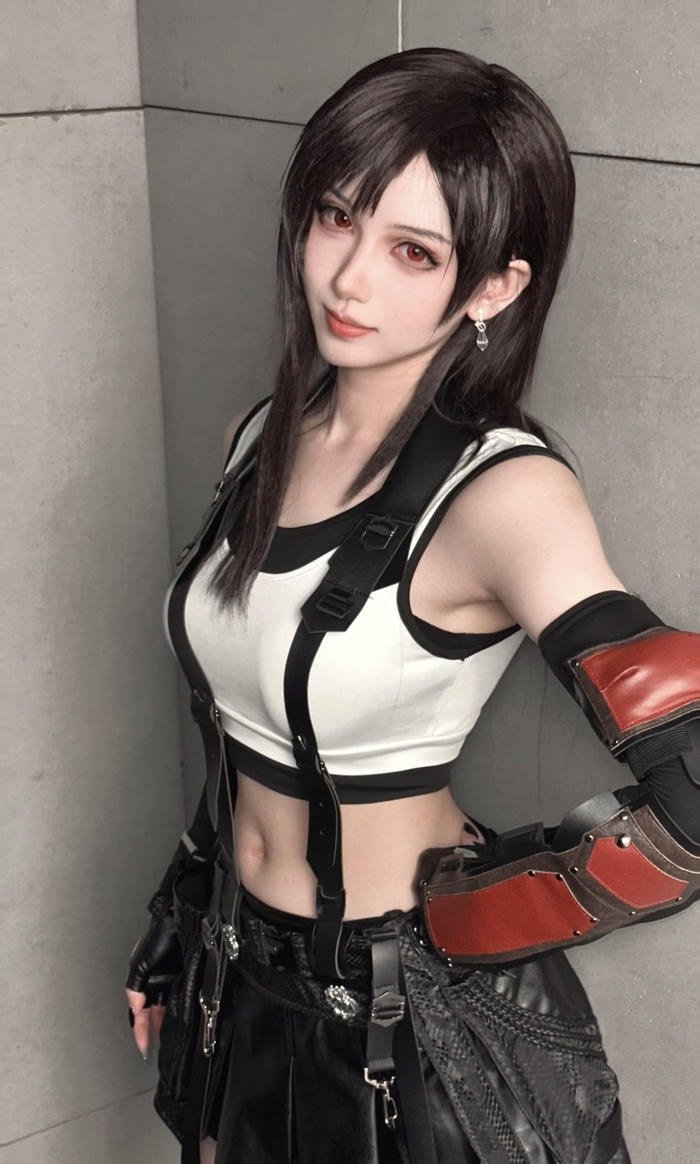 hình ảnh tifa cosplay ánh mắt tập trung