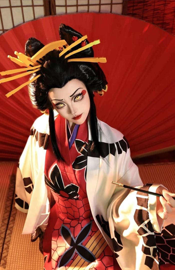 hình daki cosplay ánh mắt sắc sảo