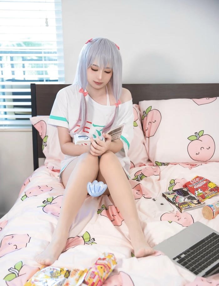 hình sagiri cosplay nụ cười dễ thương