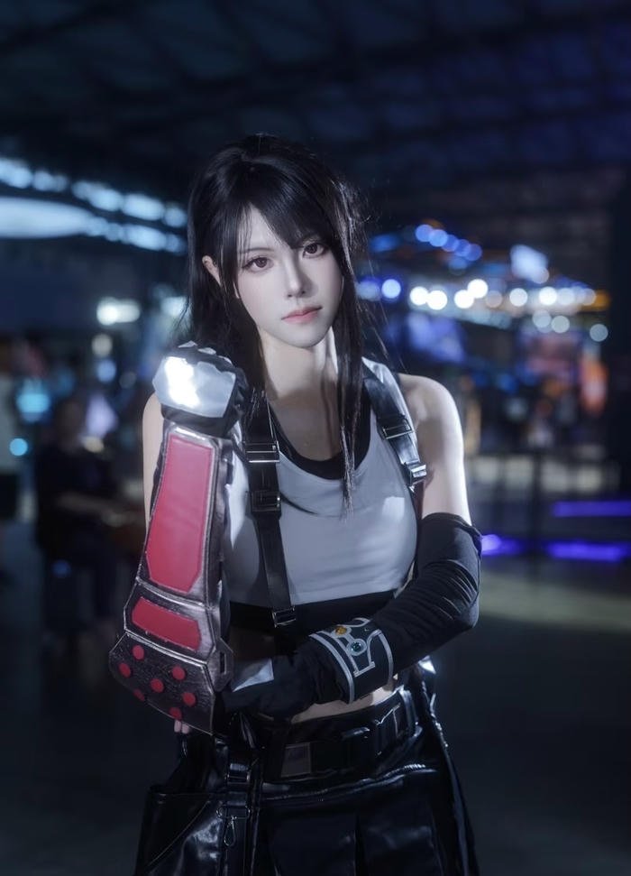 hình tifa cosplay tư thế chủ động