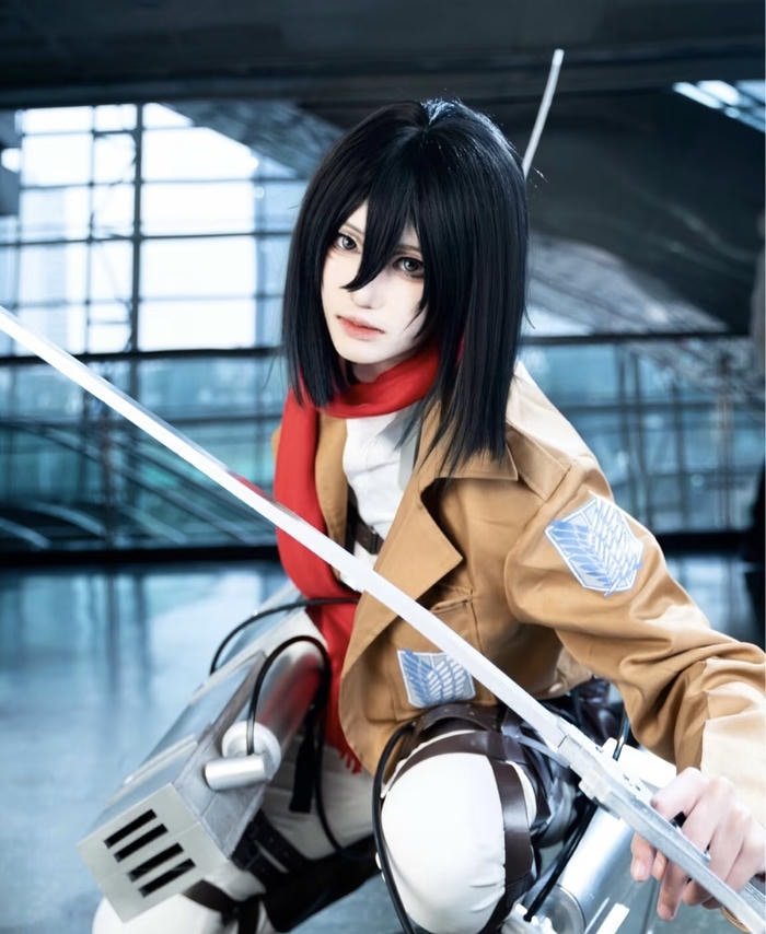 misaka cosplay tay cầm kiếm quỳ gối