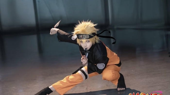 naruto cosplay dáng ngồi bắt mắt