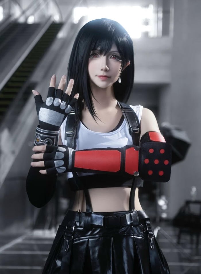 tifa cosplay đôi mắt to tròn