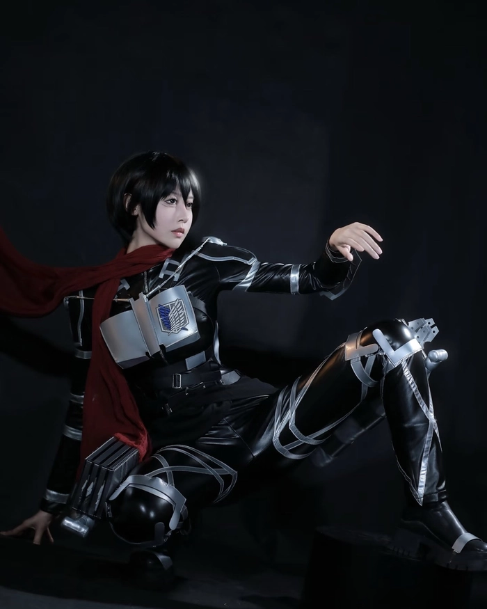 Ảnh Attack on Titan cosplay với phong cách chiến binh mạnh mẽ