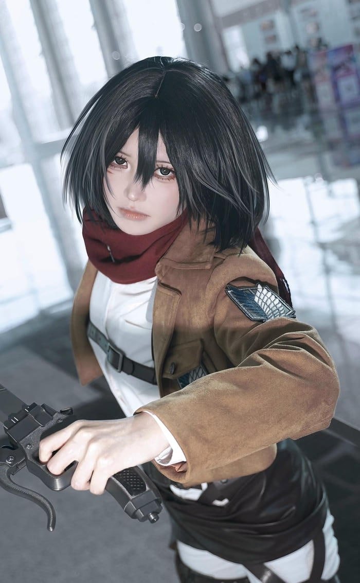 Ảnh attack on titan cosplay gương mặt trầm ổn