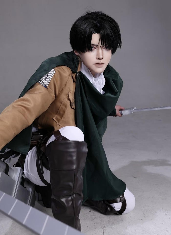 Ảnh attack on titan cosplay thân hình cân đối