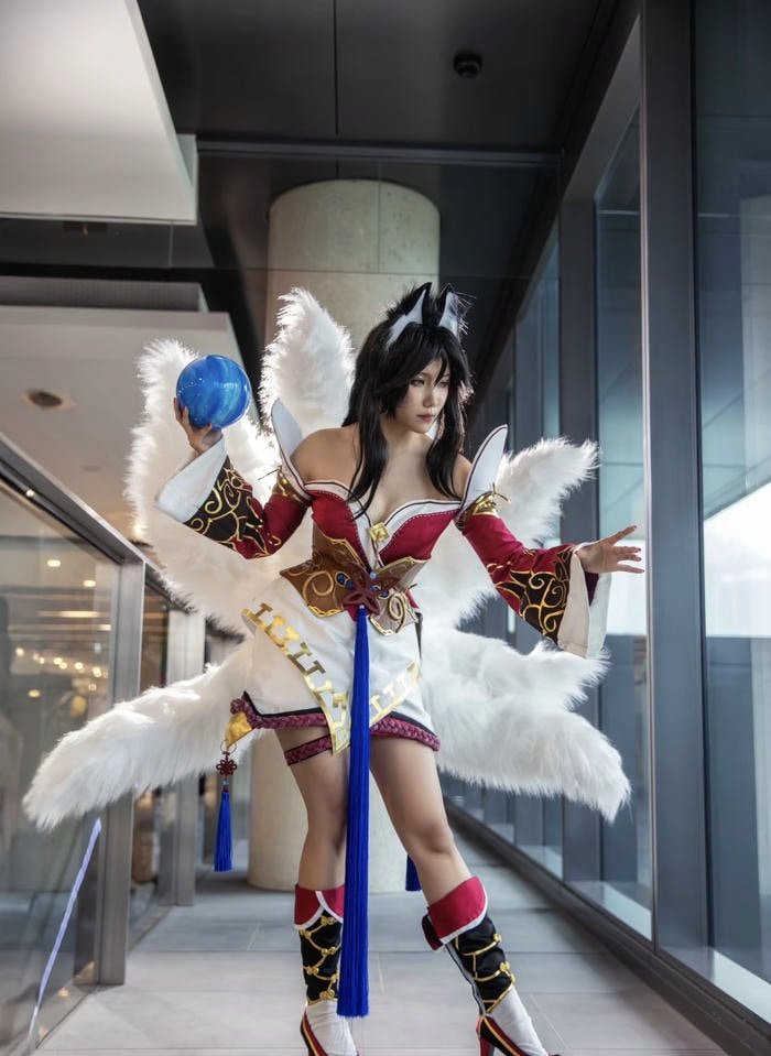 Ảnh cosplay ahri ánh nhìn mê hoặc