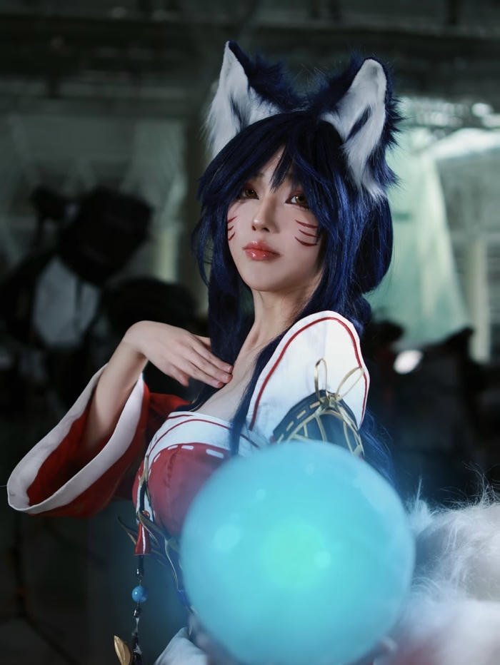 Ảnh cosplay ahri nét mặt nhẹ nhàng