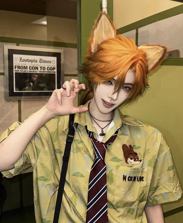 Ảnh cosplay anime nam ánh mắt cuốn hút