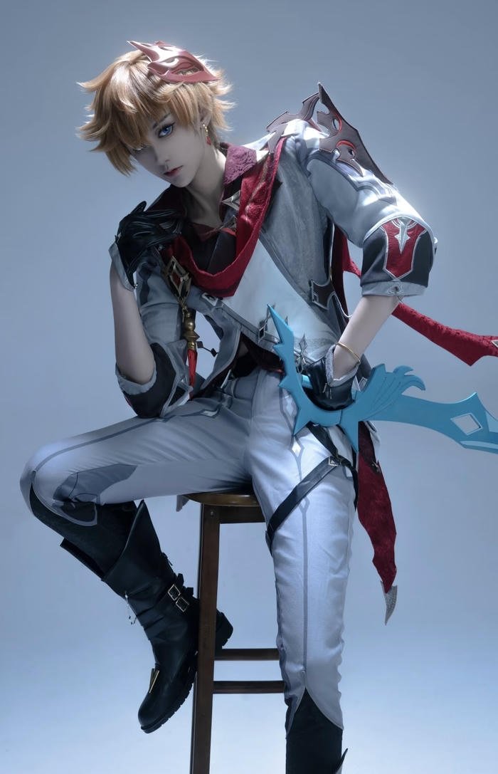 Ảnh cosplay anime nam ánh mắt lạnh lùng