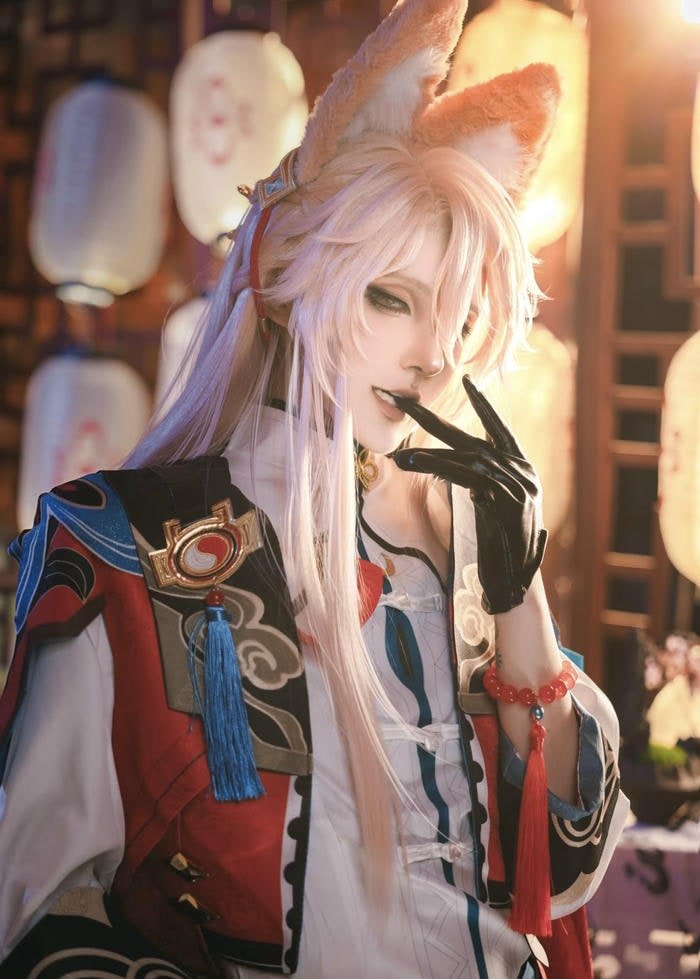 Ảnh cosplay anime nam ánh mắt sắc bén