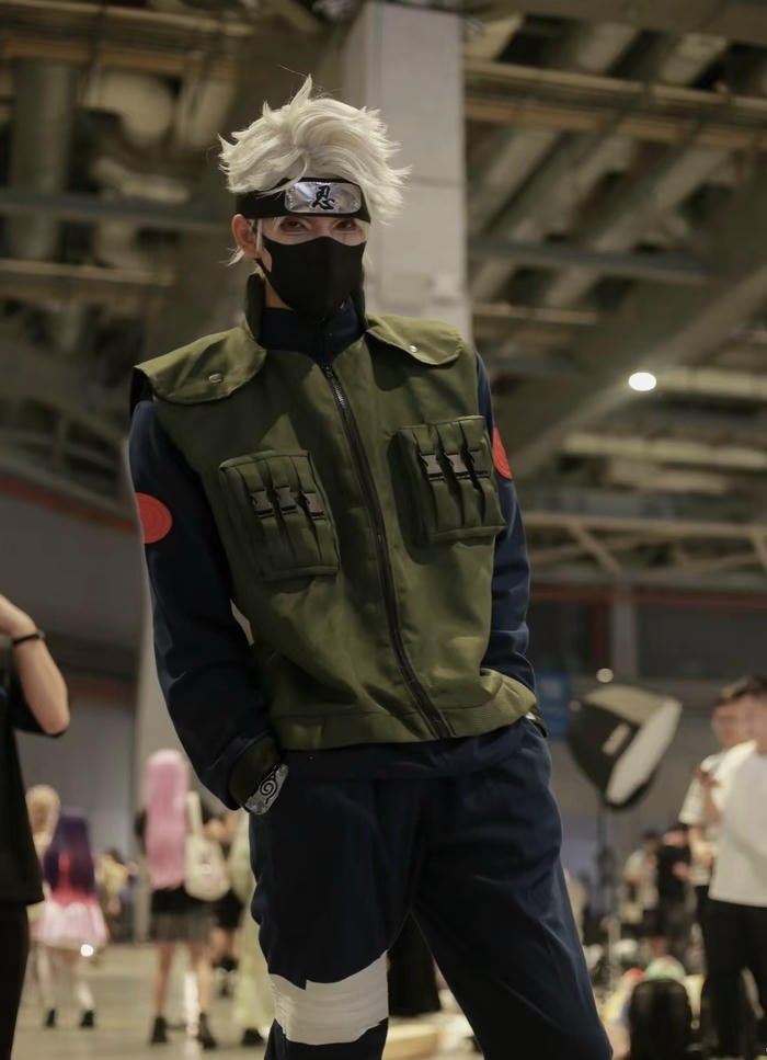 Ảnh cosplay anime nam ánh nhìn tập trung