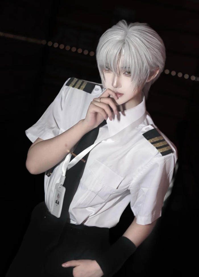 Ảnh cosplay anime nam ánh nhìn thẳng