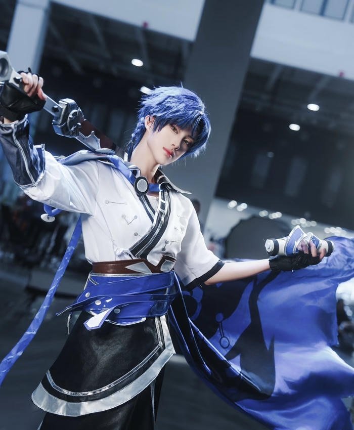 Ảnh cosplay anime nam gương mặt nghiêm nghị