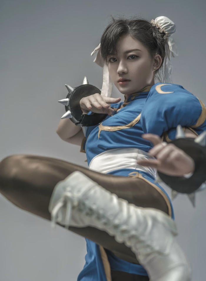 Ảnh cosplay chun li nét mặt quyết đoán