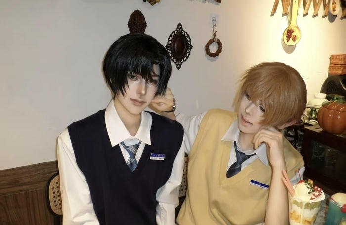 Ảnh cosplay đam mỹ ánh mắt tình cảm