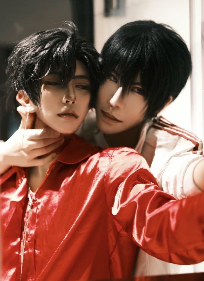 Ảnh cosplay đam mỹ tạo dáng thân mật