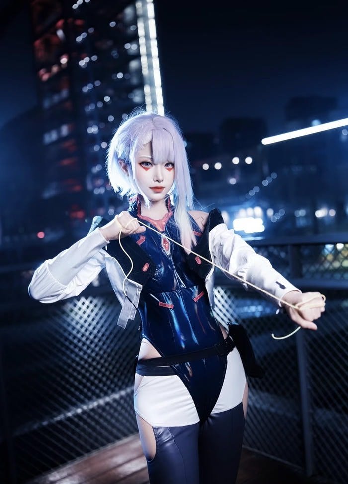 Ảnh cosplay lucy biểu cảm tự tin