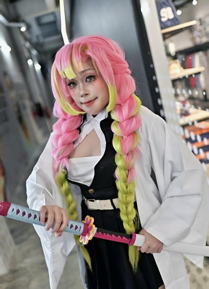 Ảnh cosplay luyến trụ biểu cảm ngọt ngào đáng yêu