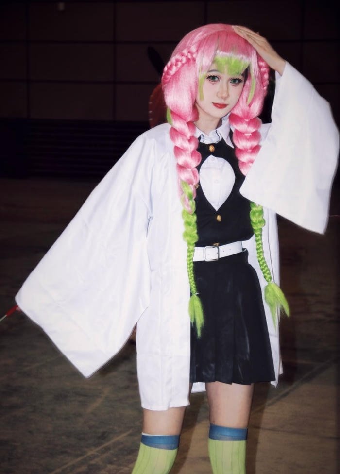 Ảnh cosplay luyến trụ trang phục kiếm sĩ mềm mại