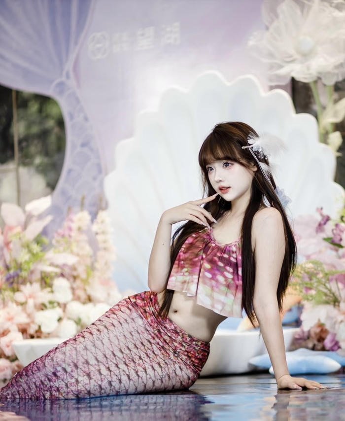 Ảnh cosplay nàng tiên cá thần thái ngọt ngào