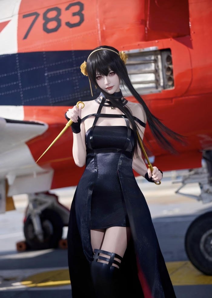 Ảnh cosplay nhân vật anime ánh mắt sắc