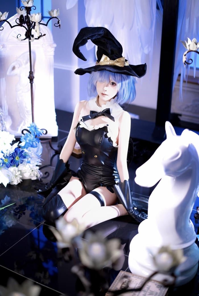 Ảnh cosplay phù thuỷ nhìn sexy