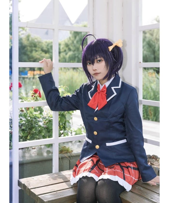 Ảnh cosplay rikka ánh nhìn sắc sảo đầy tự tin