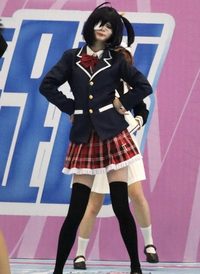 Ảnh cosplay rikka biểu cảm lạnh lùng đáng yêu