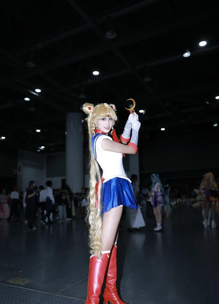 Ảnh cosplay sailor moon dáng đứng tự tin