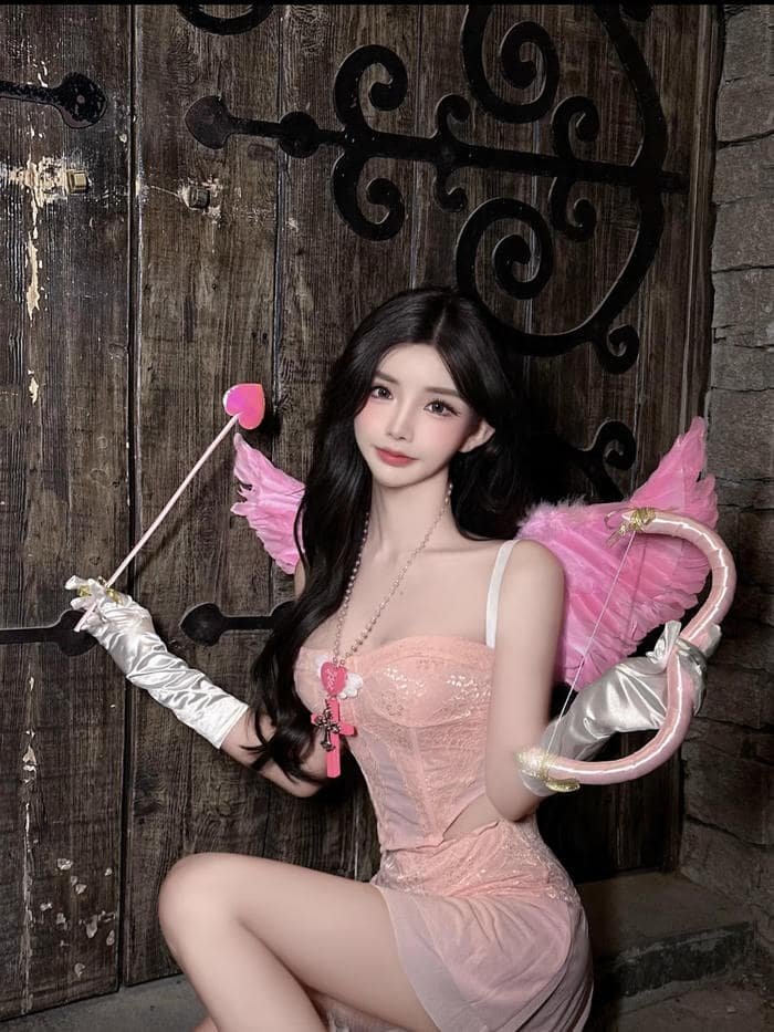 Ảnh cosplay thiên thần đôi cánh trắng mềm mại