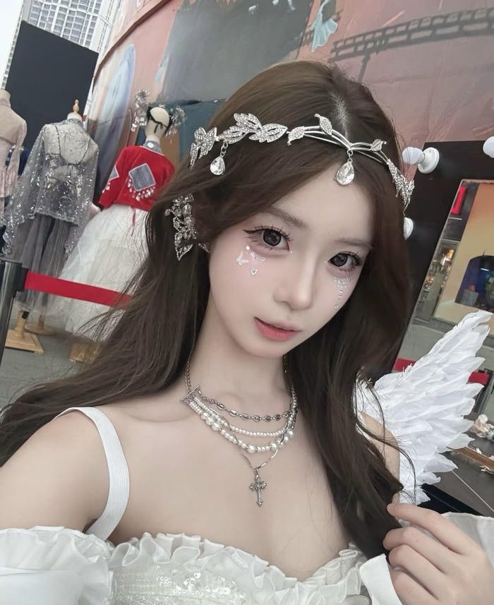 Ảnh cosplay thiên thần thần thái thuần khiết