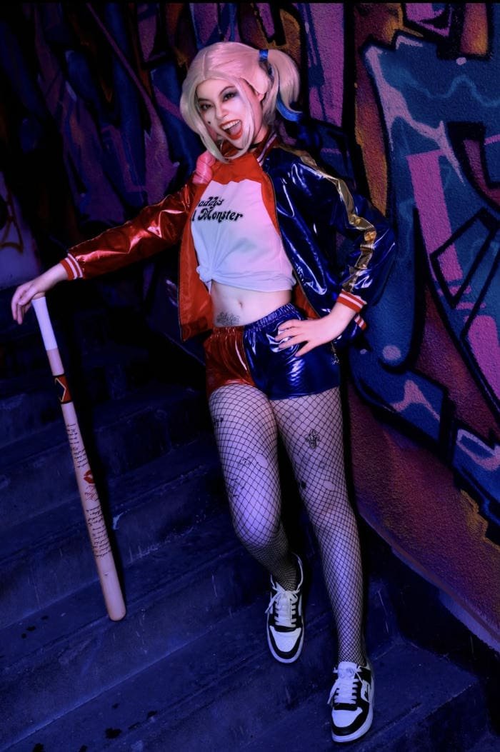 Ảnh harley quinn cosplay ánh mắt tinh nghịch nổi loạn