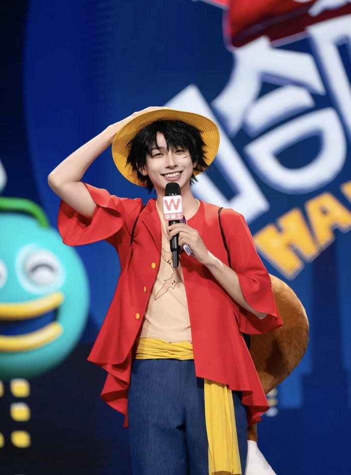 Ảnh luffy cosplay ánh mắt đầy nhiệt huyết