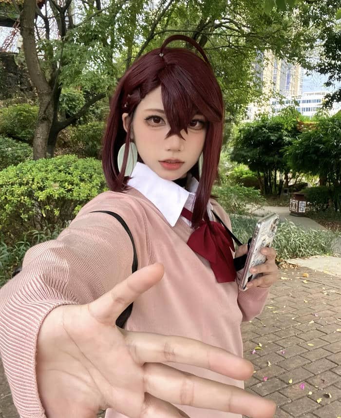 Ảnh momo cosplay nét mặt tươi tắn