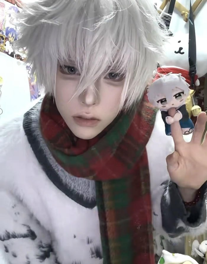 Ảnh nagi cosplay cổ quàng khăn