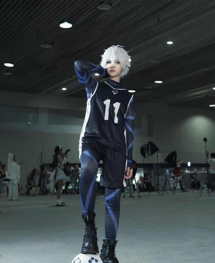 Ảnh nagi cosplay dáng đứng thả lỏng