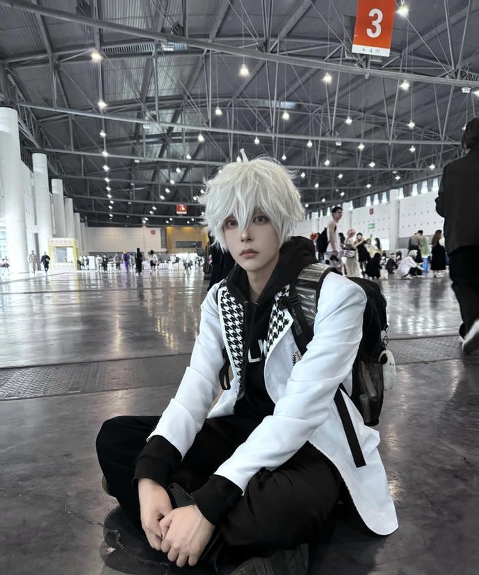 Ảnh nagi cosplay dáng ngồi yên