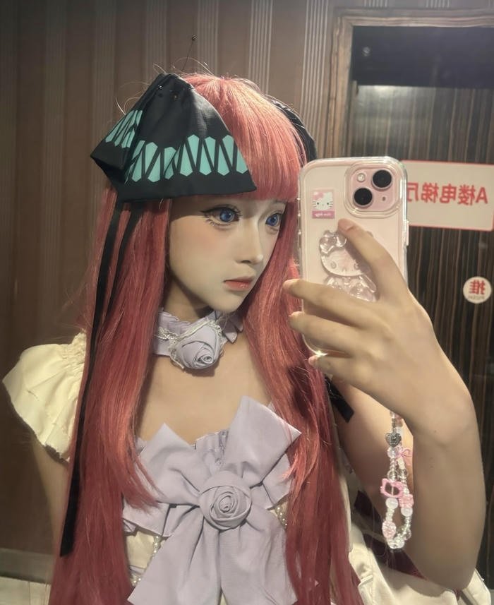 Ảnh nino nakano cosplay ánh nhìn tinh nghịch cuốn hút