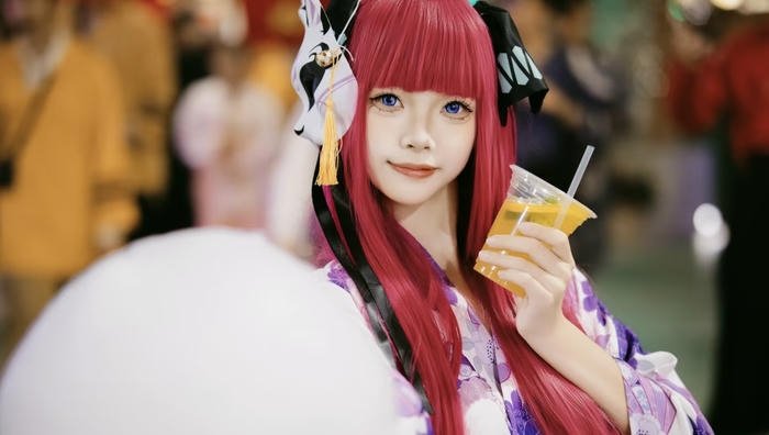 Ảnh nino nakano cosplay thần thái tiểu thư nổi loạn