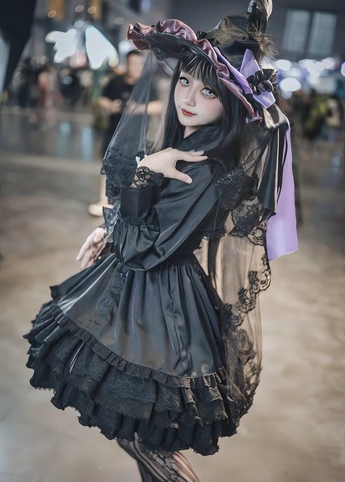Ảnh phù thuỷ cosplay dáng đứng nghiêng