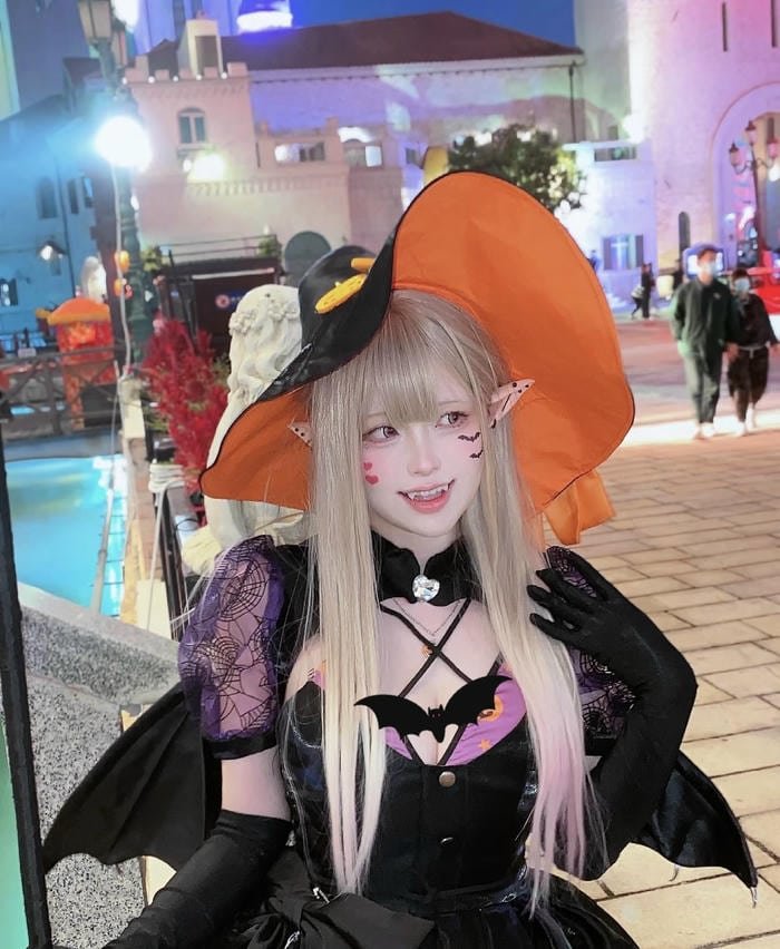 Ảnh phù thuỷ cosplay trang phục màu sắc