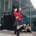 Ảnh rin tohsaka cosplay đứng co 1 chân
