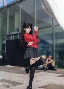 Ảnh rin tohsaka cosplay đứng co 1 chân