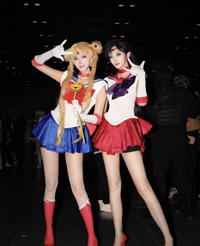 Ảnh sailor moon cosplay dáng đứng thẳng