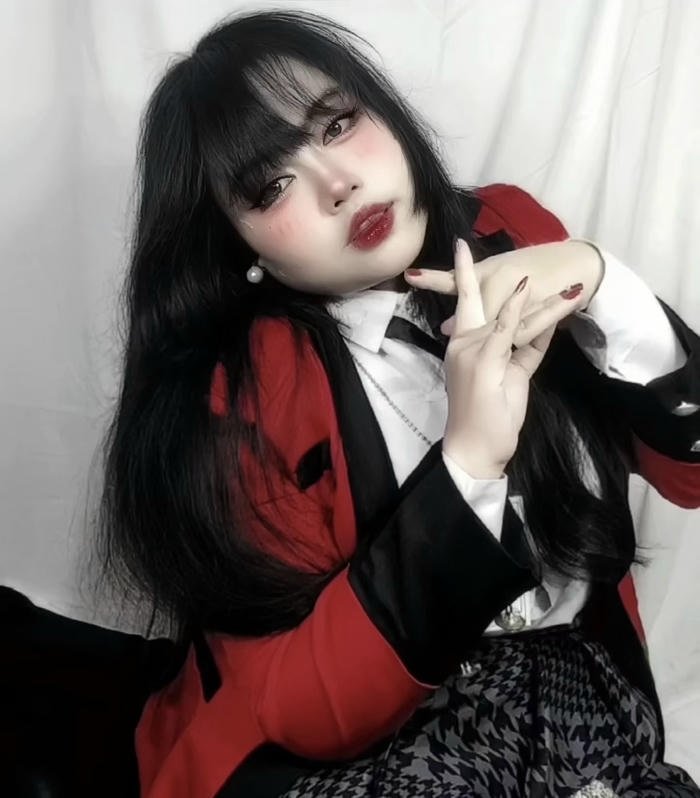 Ảnh yumeko jabami cosplay ánh mắt sắc sảo