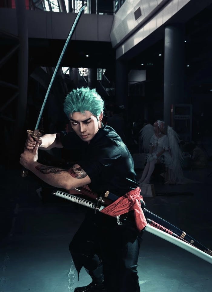 Ảnh zoro cosplay ánh nhìn trầm đầy uy lực