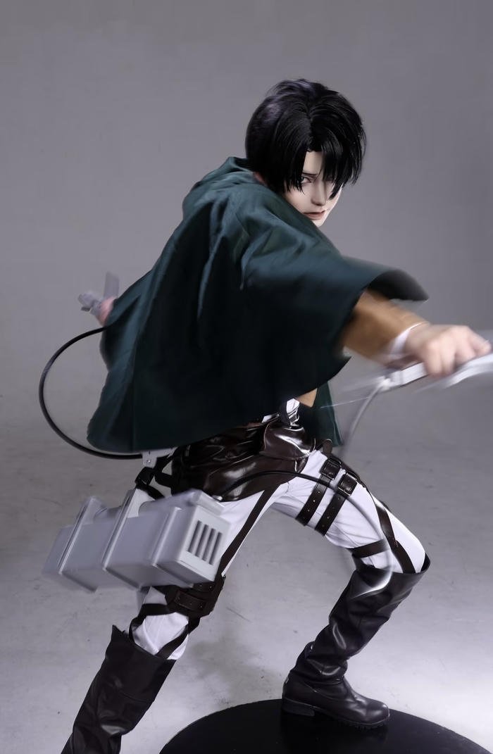 Attack on titan cosplay biểu cảm cứng rắn mạnh mẽ