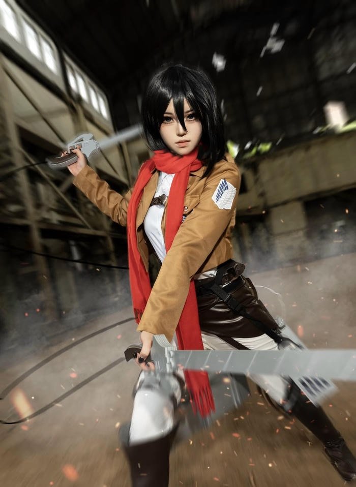 Attack on titan cosplay thần thái lạnh lùng cuốn hút