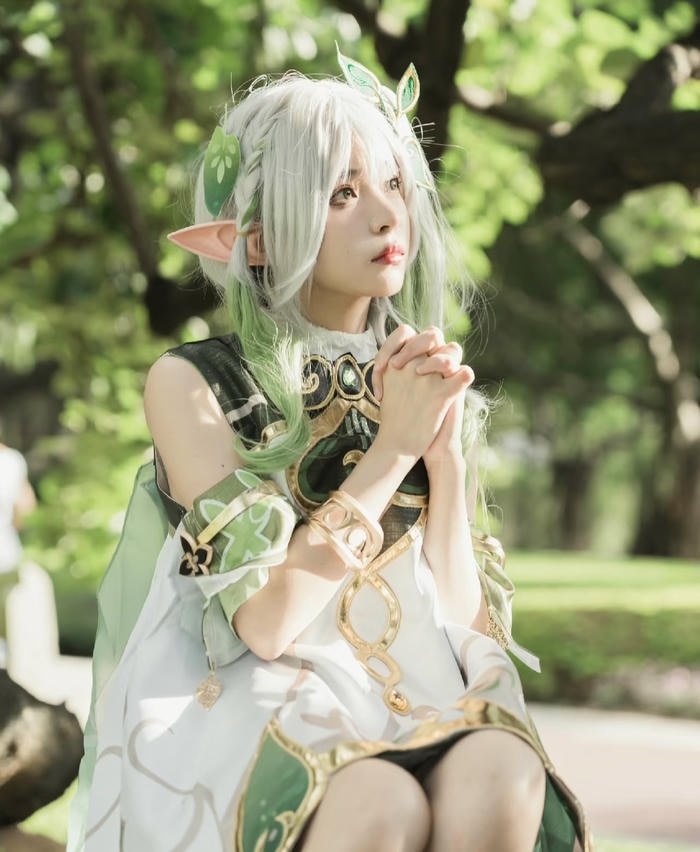 Bức ảnh ảnh nahida cosplay biểu cảm thanh thoát